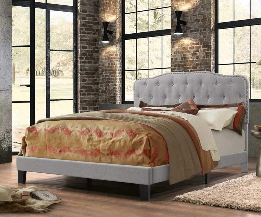 |Uph. Panel Bed in Velvet Fabric with Tufted Buttons and Nailhead Trim. 2 Colors to Choose: Smoke grey or Fog Beige|
