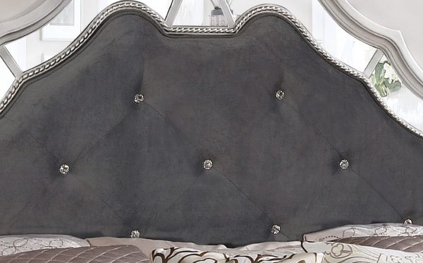 Bed Posts||Panel Bed with Tufted Buttons